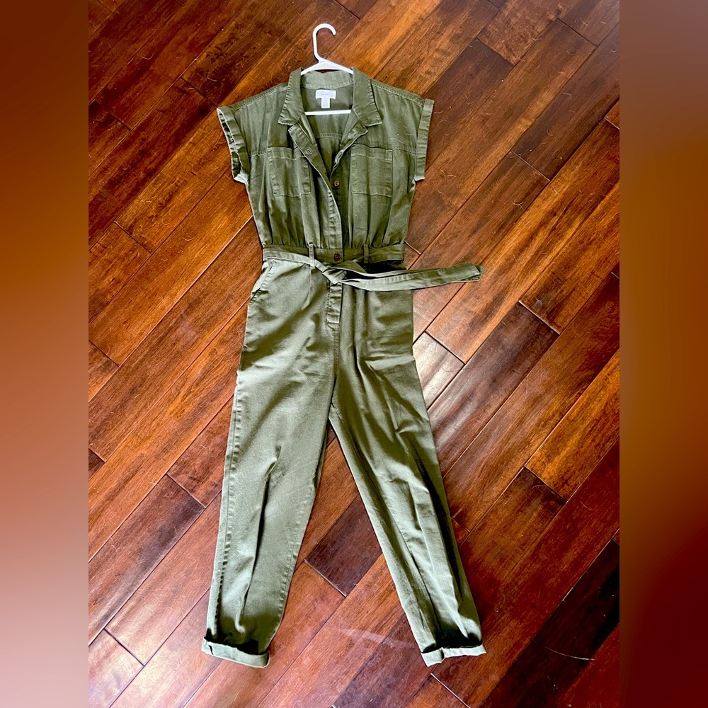 Camo Green belted button down jumper - size S